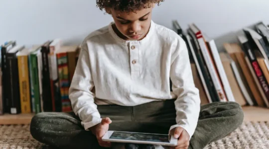 5 Tools for Neurodivergent Readers, According to Experts